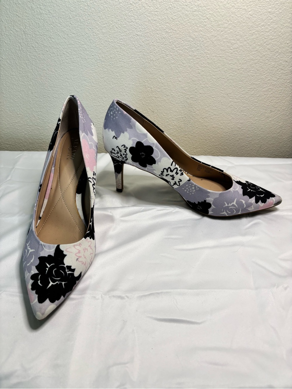 Floral Pointed-Toe Pumps in Black, Gray & Pink